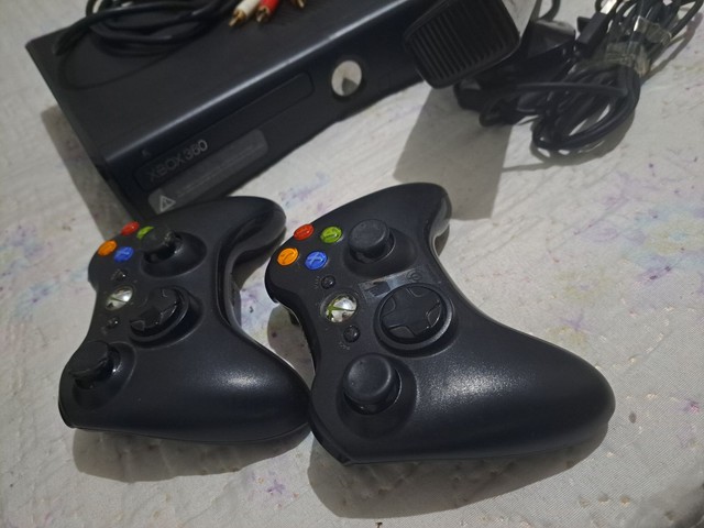 XBOX 360 Completo(com Kinect e 2 Controles)