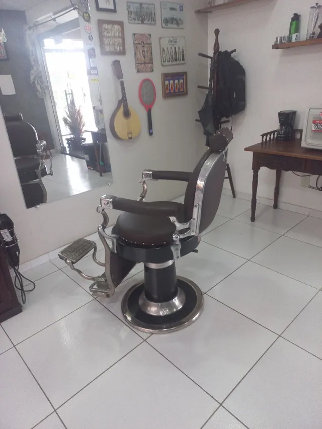Cadeira de Barbeiro Antiga, Móvel de Antiquário Ferrante Usado 26345187