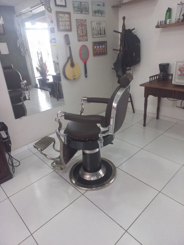 Cadeira de Barbeiro Ferrante restaurada - Equipamentos e mobiliário -  Saúde, Mogi Mirim 1256919840