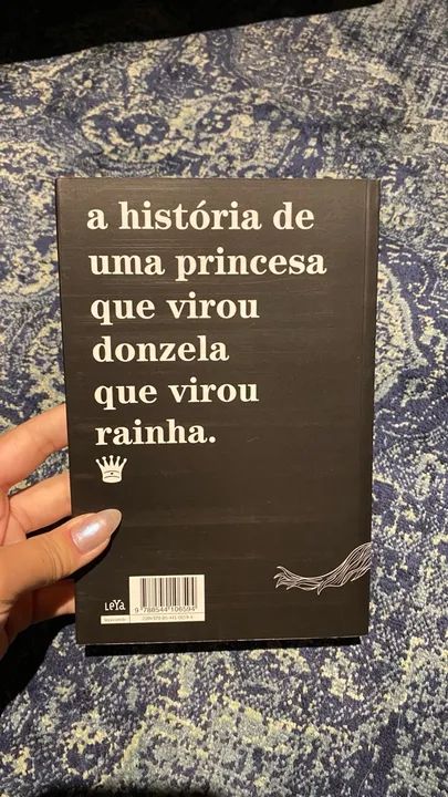 Livro a princesa salva a si mesma neste livro da autora Amanda Lovelace - Foto 2