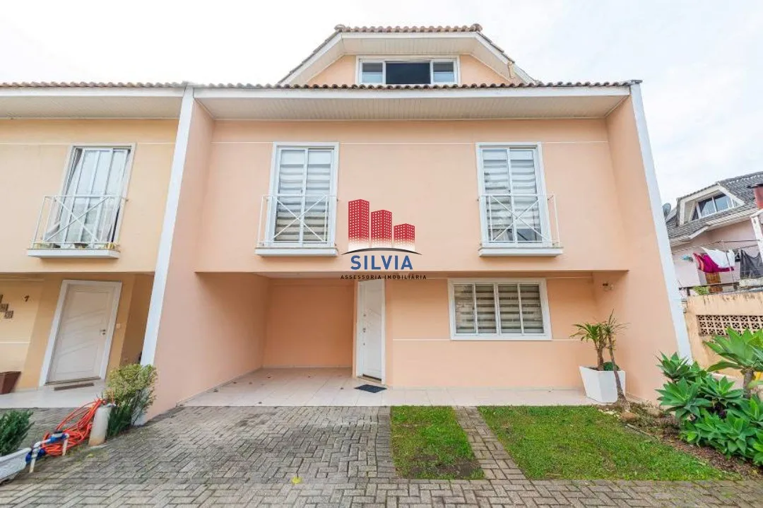 Lindo Sobrado Triplex MOBILIADO, em condomínio fechado no Boqueirão.