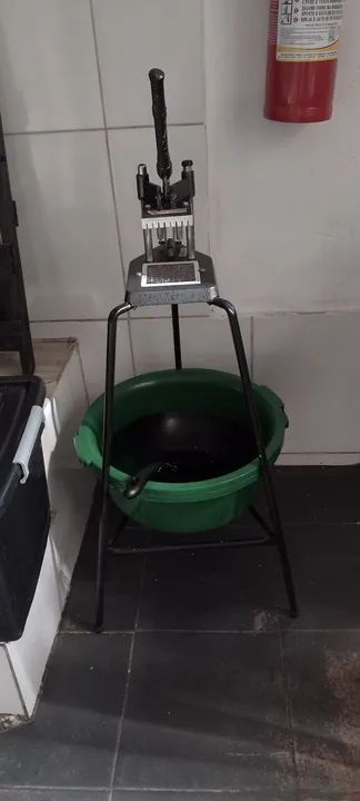 Cortador de batata frita e legumes profissional com tripé.