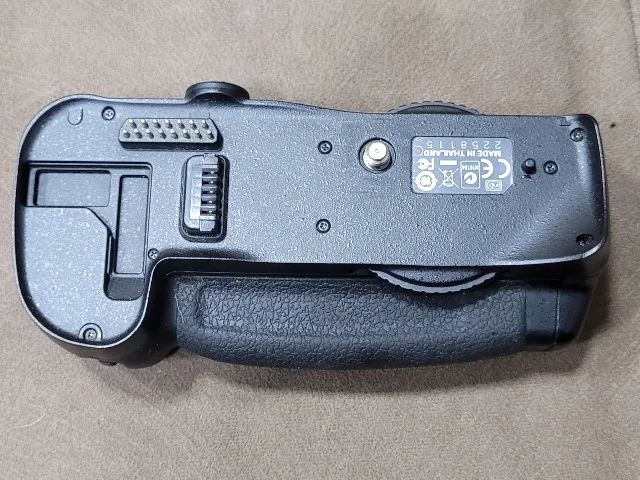 Battery Grip Nikon MB-D10 para D300, D300S e D700