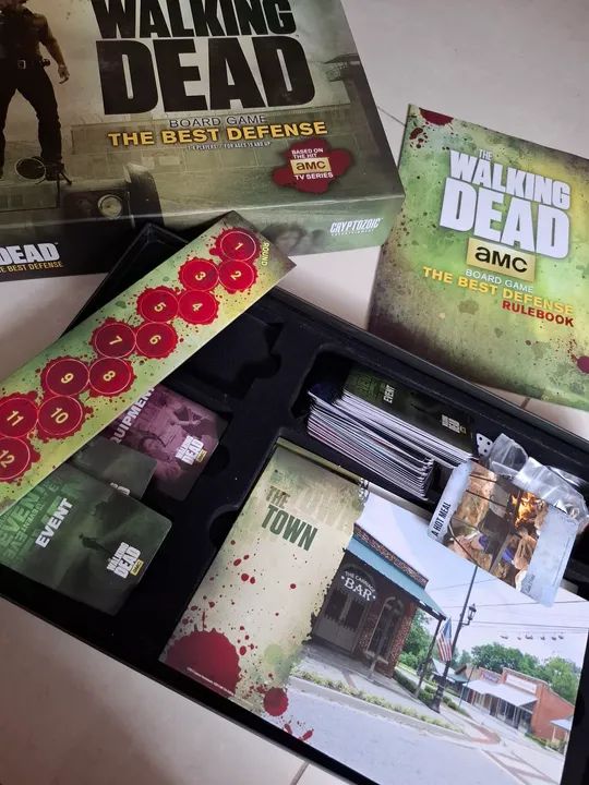 Jogo de Tabuleiro The Walking Dead: The Best Defense - Importado - Foto 2