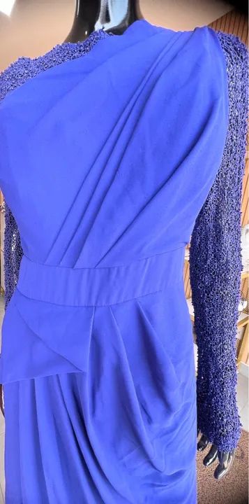 Vestido Azul Longo com Detalhes em Renda - Foto 4