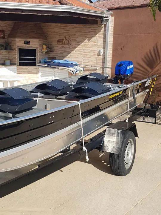 Barco de alumínio com motor de popa - Foto 3
