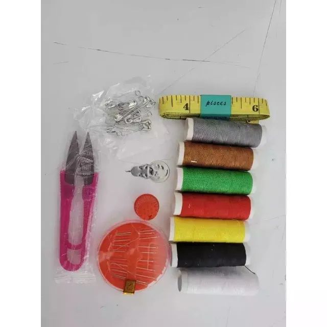 kit costura com 31pçs 7 tubos de linhas agulhas e tesoura fita metrica hu72110 - Foto 2
