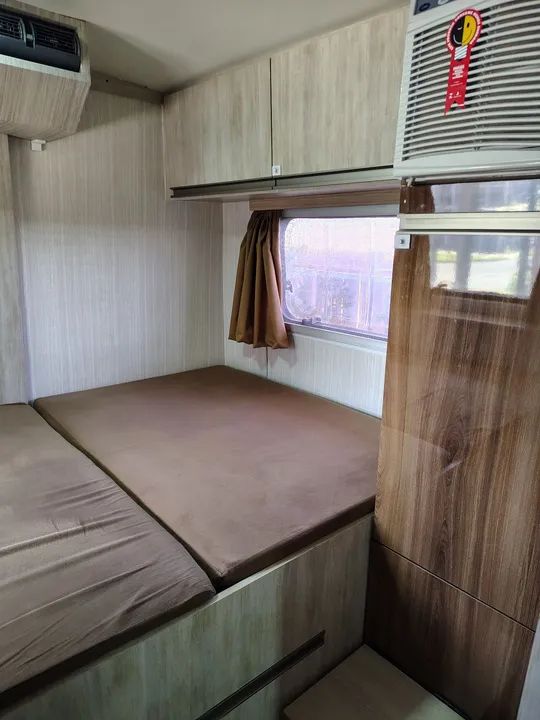 Motorhome PLACA PRETA Larturist 195.000km originais - Foto 9
