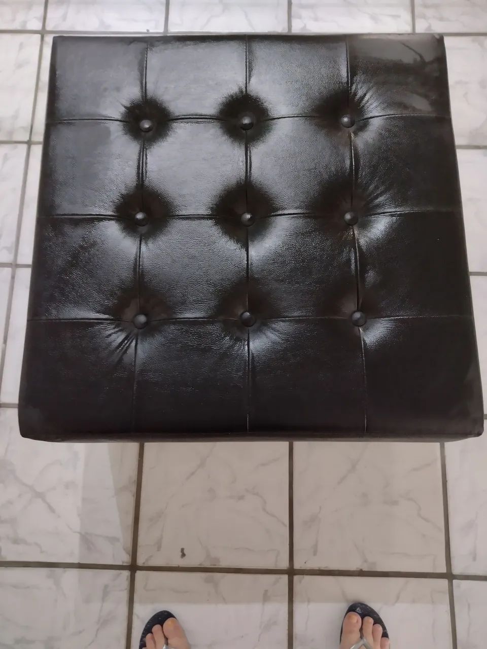 Puff Quadrado Preto Estofado - Foto 3