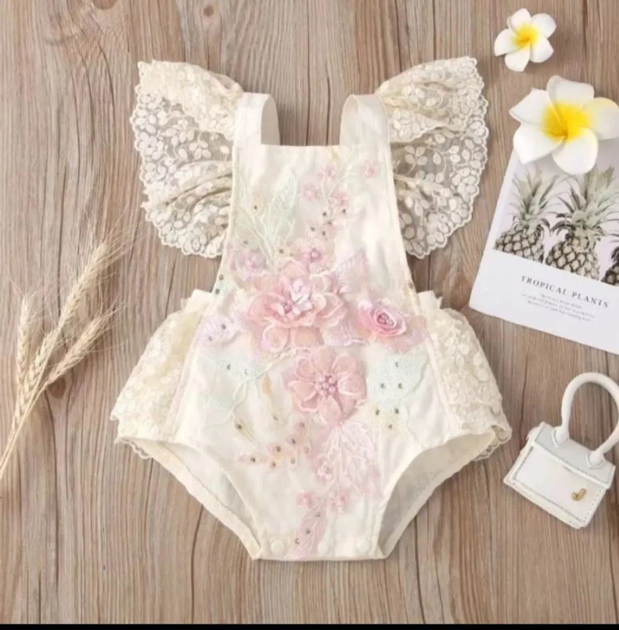 Body de renda para bebê menina