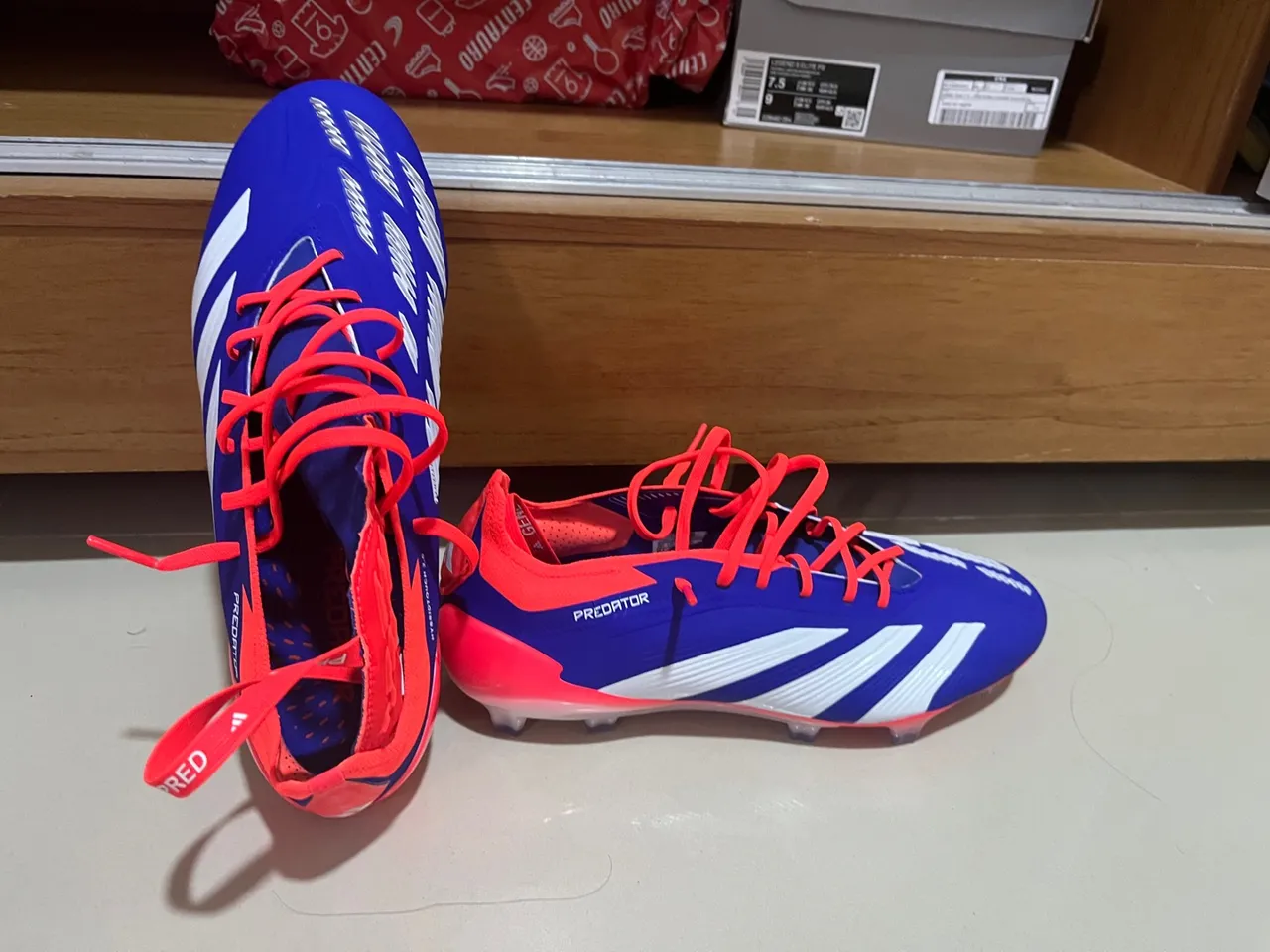 Chuteiras Adidas Predator Azul e Vermelha - Nova