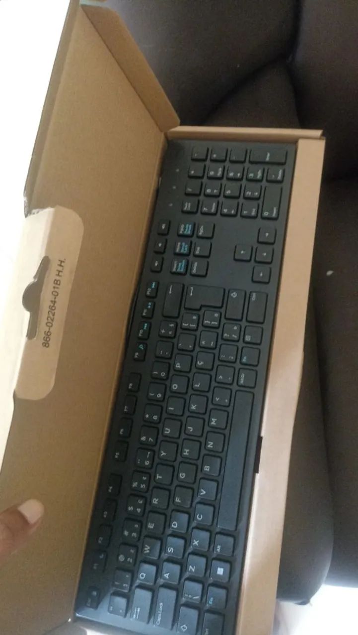 Dell Optilex Micro 7020 CPU + Keyboard and Mouse64520770160898121