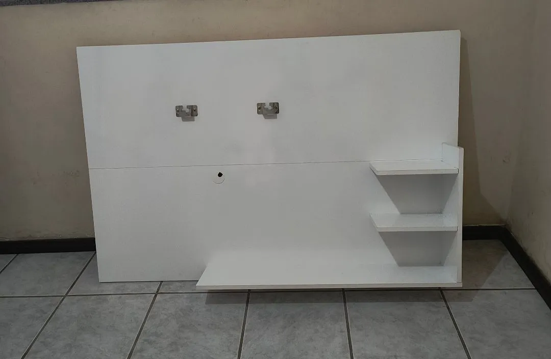 Suporte de Parede para TV com Prateleira