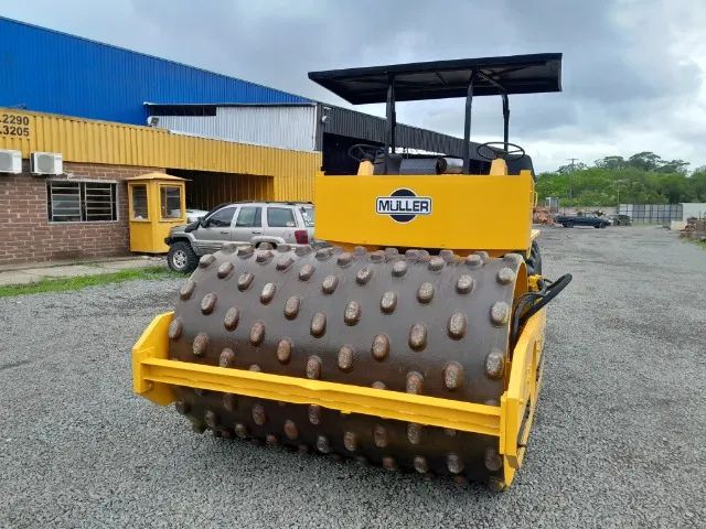 Rolocompacatdor muller Vap70 ano 1981 pé carneiro - Foto 2