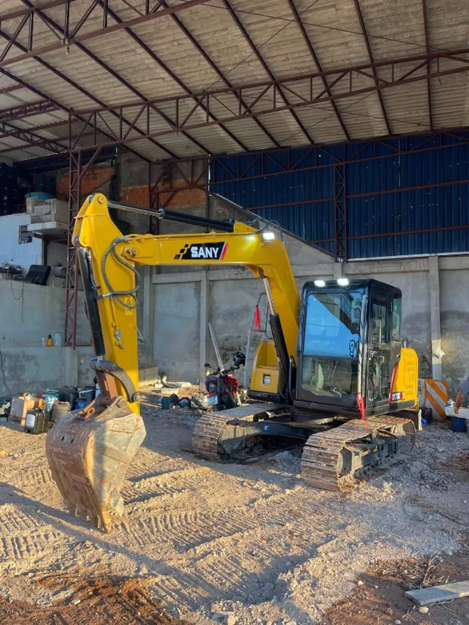 ESCAVADEIRA SANY 75 2020