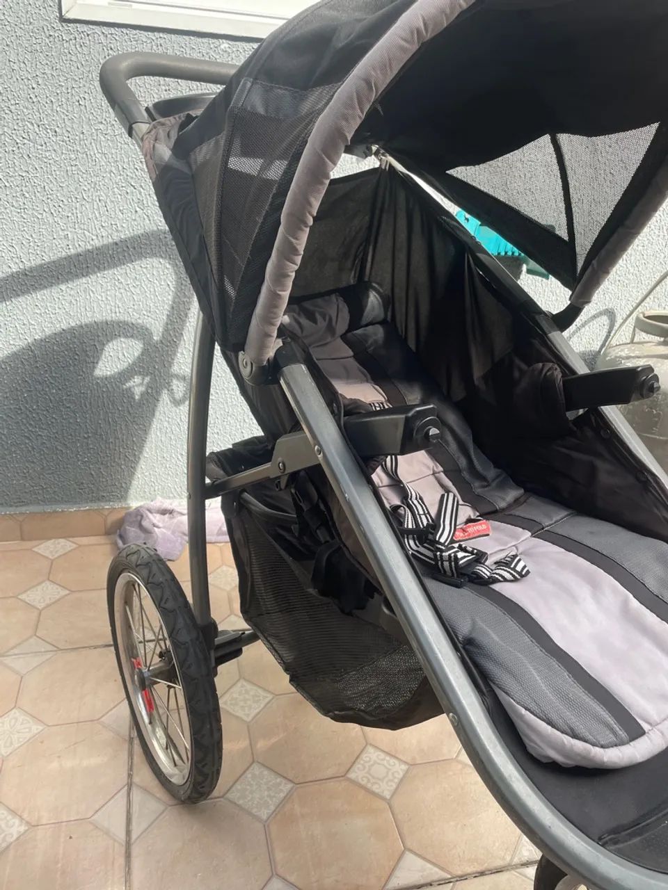 Carrinho de Bebê Compacto e Confortável - Foto 2