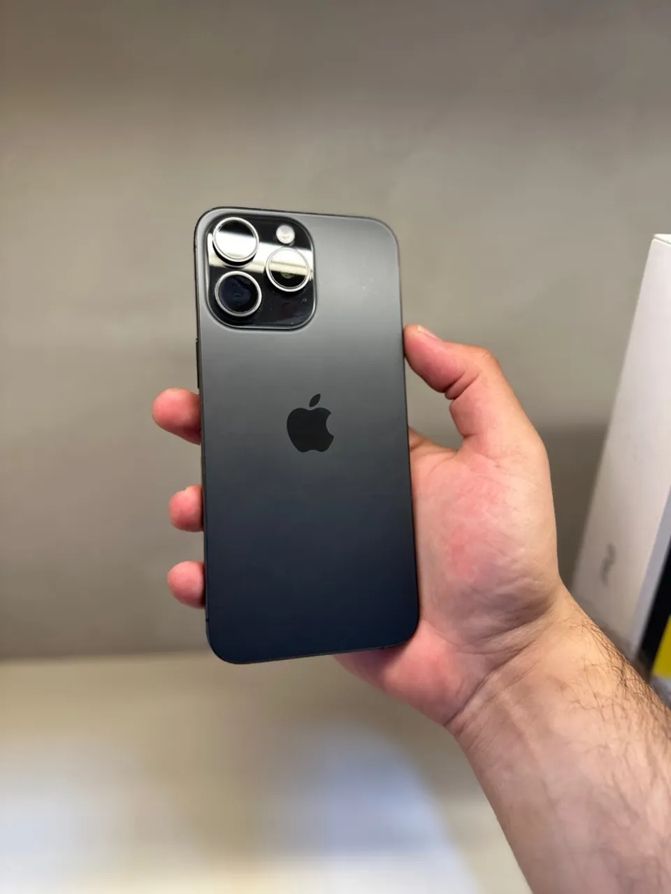 iPhone 15 Pro Max Preto Titânio Impecável com NF