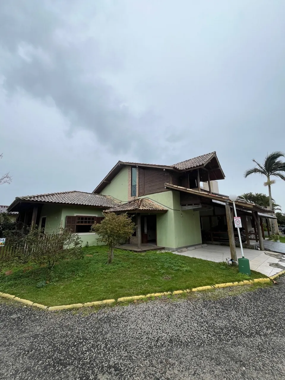 Alugo casa de 4 quartos em condomínio fechado no campeche