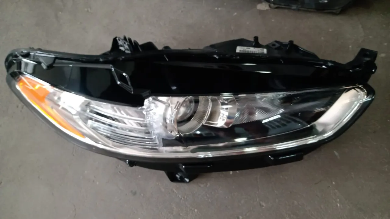 Farol Dianteiro lado direito Ford Fusion Original