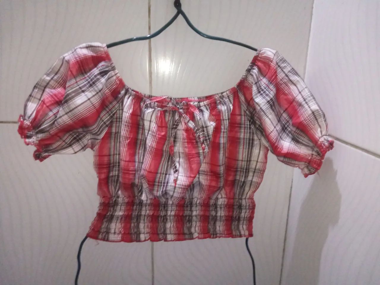 Blusa Cropped Xadrez Vermelha Feminino M  - Foto 3