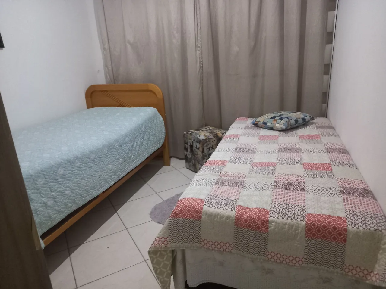 Alugo quarto de solteiro