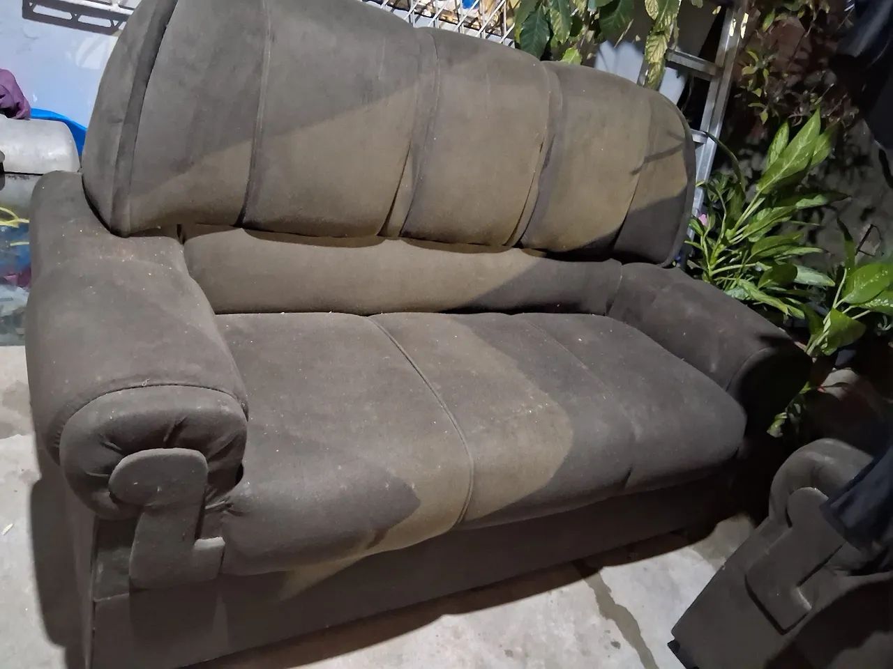 Sofá bem conservado tecido de veludo64307165339907121