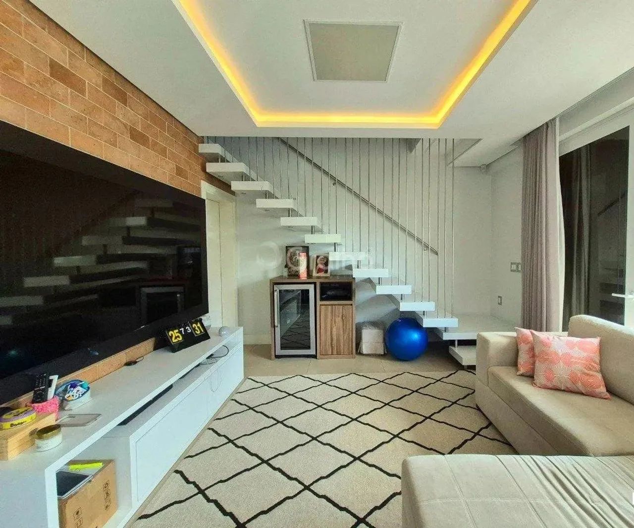 Casa de 232m² com 3 quartos sendo 2 suítes no bairro Itaguaçu