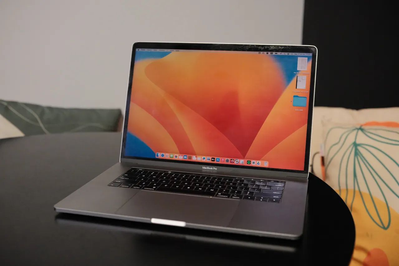 MacBook Pro I7 2017 Tela 15 com Touch Bar - Notebooks - São