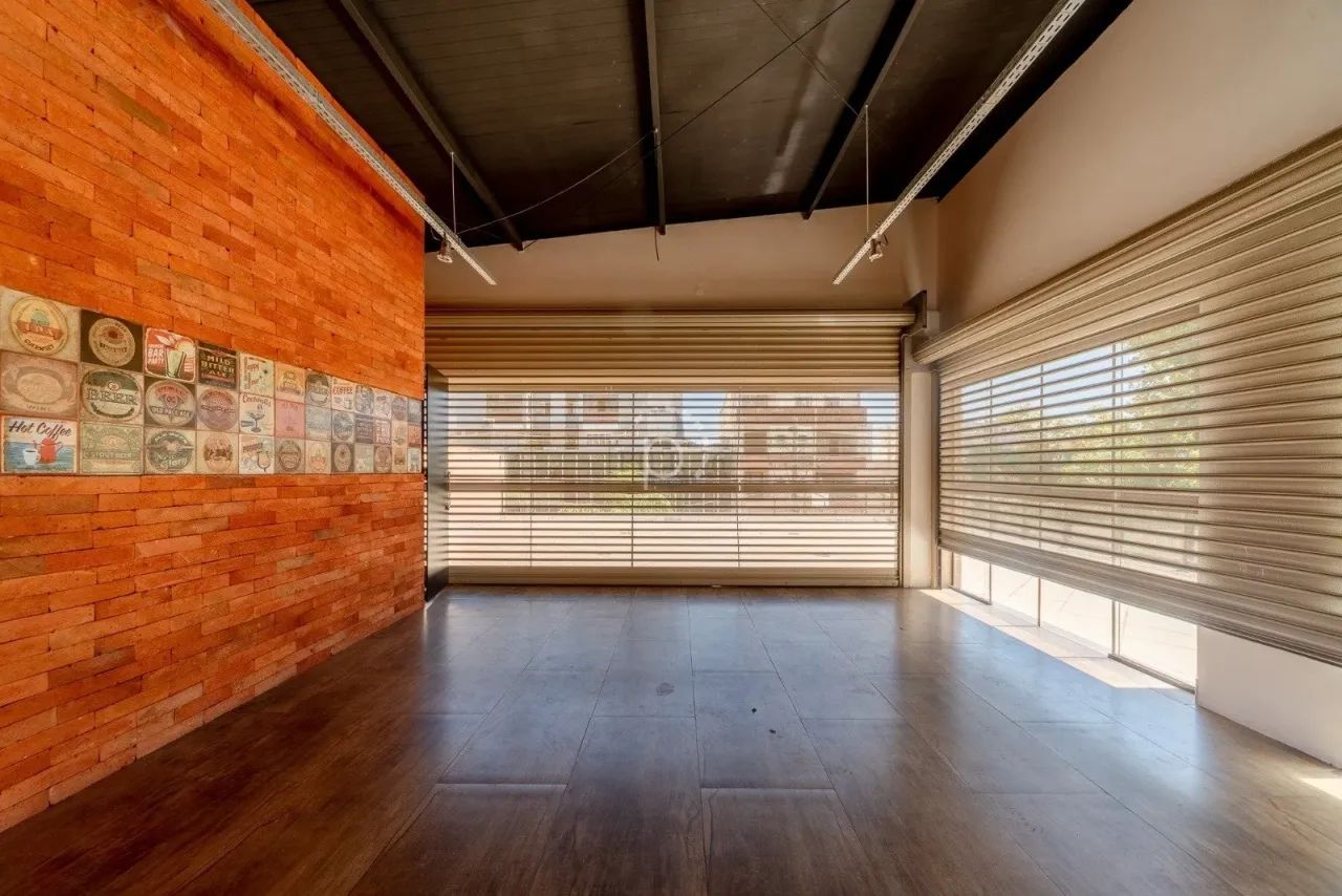 Venda de Loja em Porto Alegre-RS, bairro Tristeza com 65m² Área Const. e 168m² Área Terren