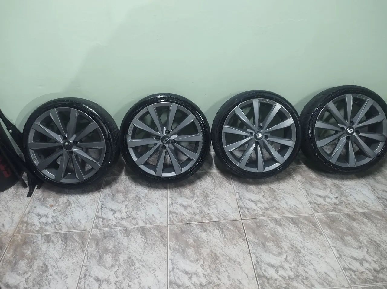 Jogo de Rodas Aro 17 strong+3 pneus 