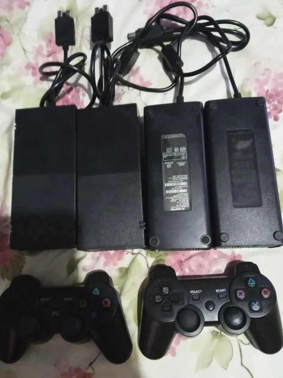 4 fontes de Xbox e 2 controles bluetooth vendo ou faço negócio aceito proposta 