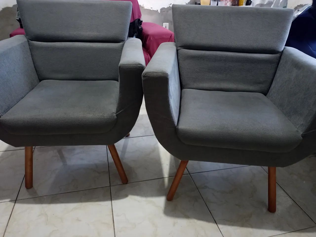 Poltronas Cinza Modernas -$350 reais AS DUAS Conforto e Elegância