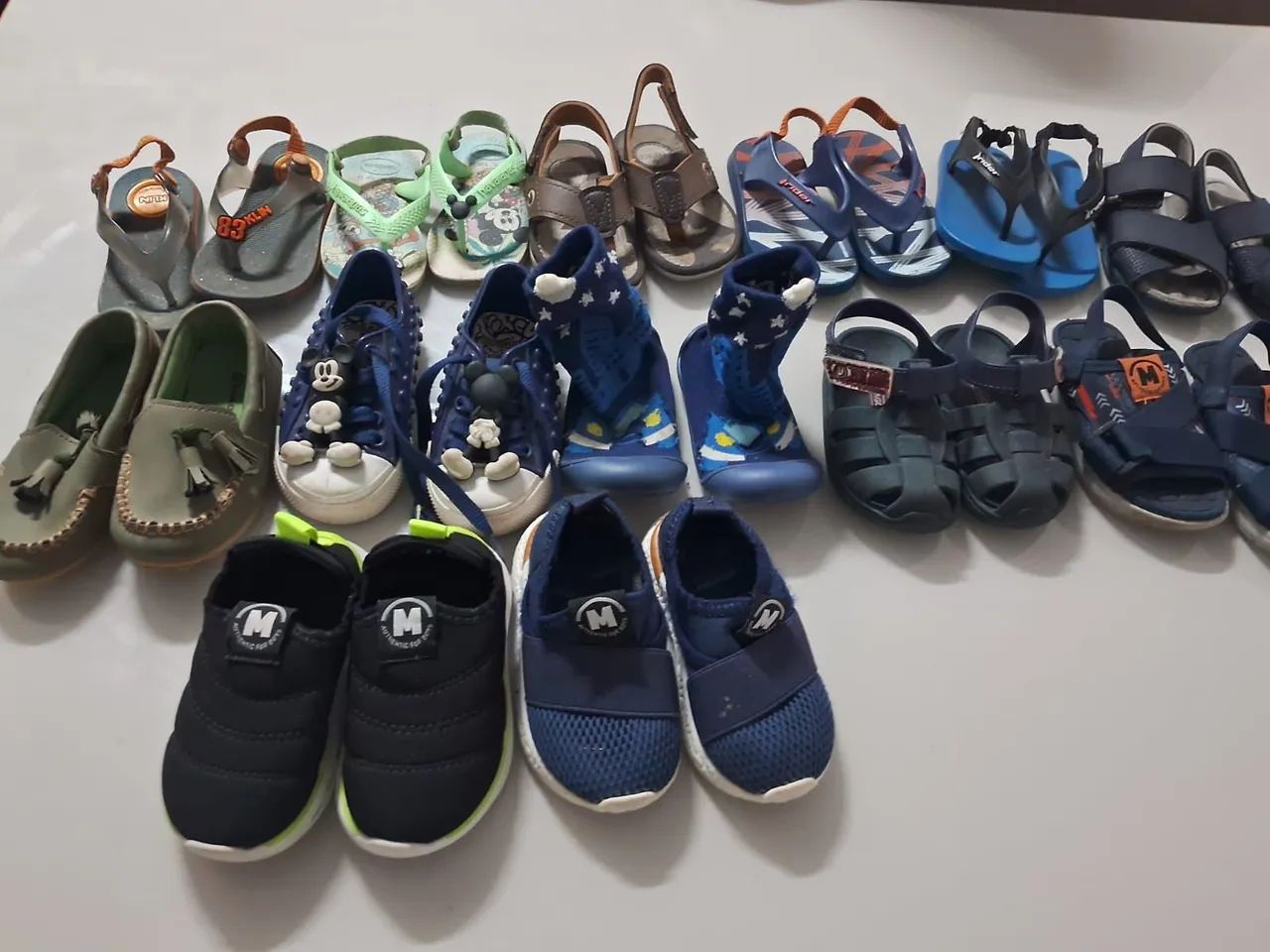 Vendo lote de sapatinhos do 17 ao 21 São 13 pares - Foto 3