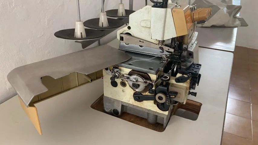Máquina de costura interlock Siruba 757D 516M2-35 - Foto 4