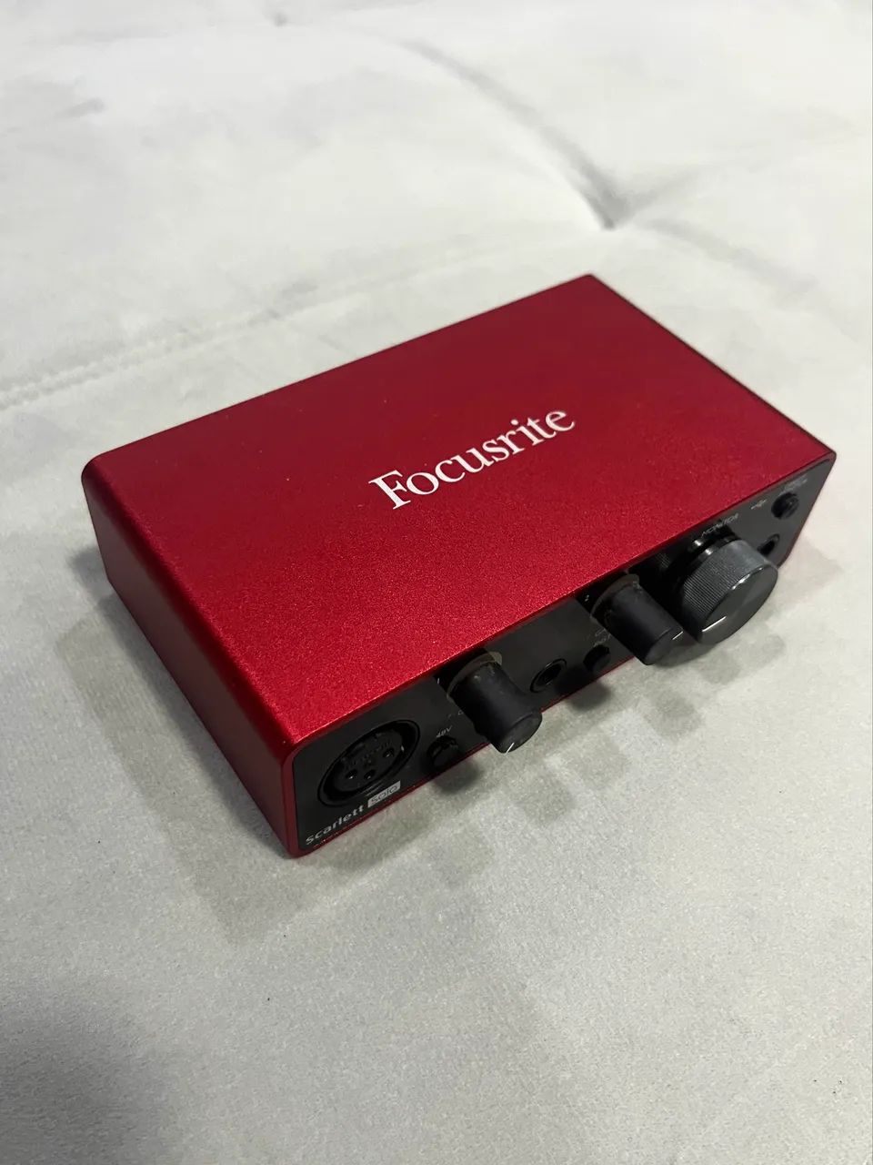 Interface de Áudio Focusrite 3i3 - 3ª geração + Condensador + Headphone Focusrite  - Foto 2