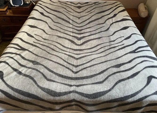 COBERTOR RASCHEL SUPER  SOFT  ANTIALERGICO CINZA E PRETO - Foto 2