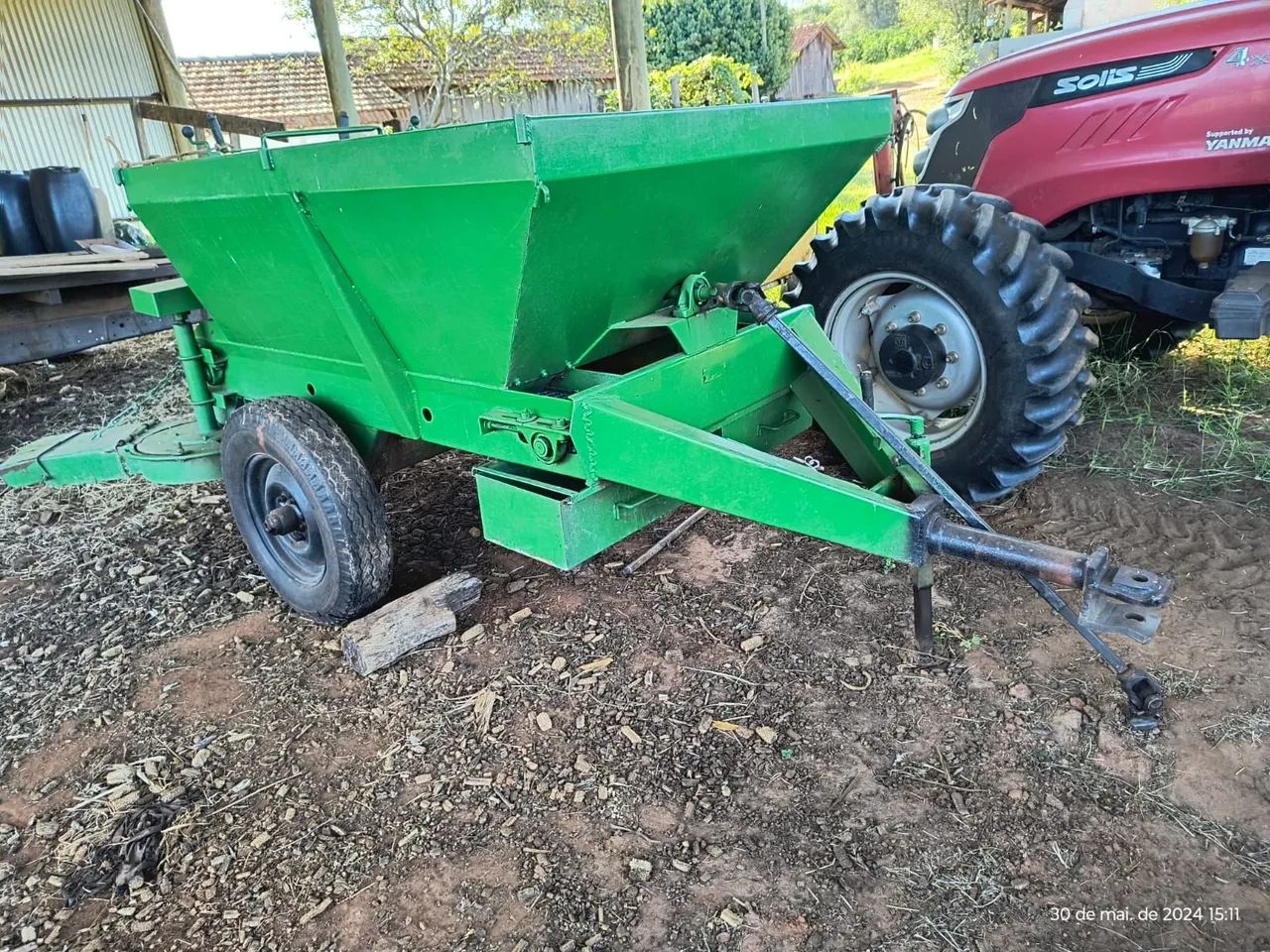 Vendo esparamadeira de adubo, calcário, esterco  - Foto 2