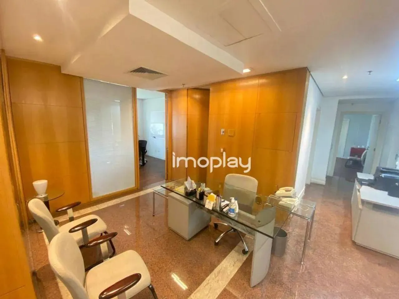 Sala Comercial Mobiliada com layout pronto, localizado ao lado da estação Berrini.