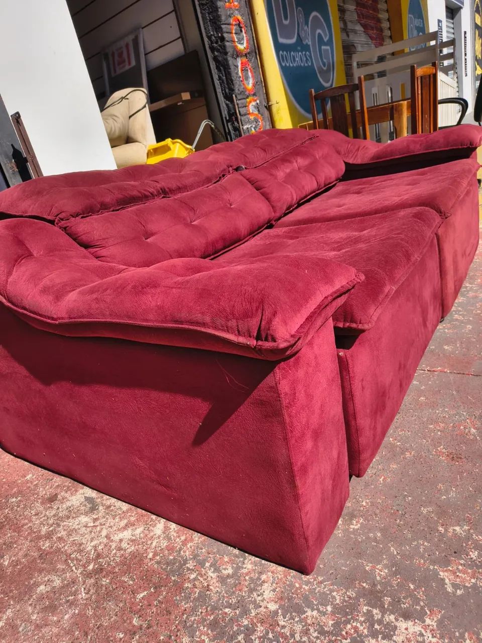 Sofá vermelho material suedine, retrátil 64618083305345120