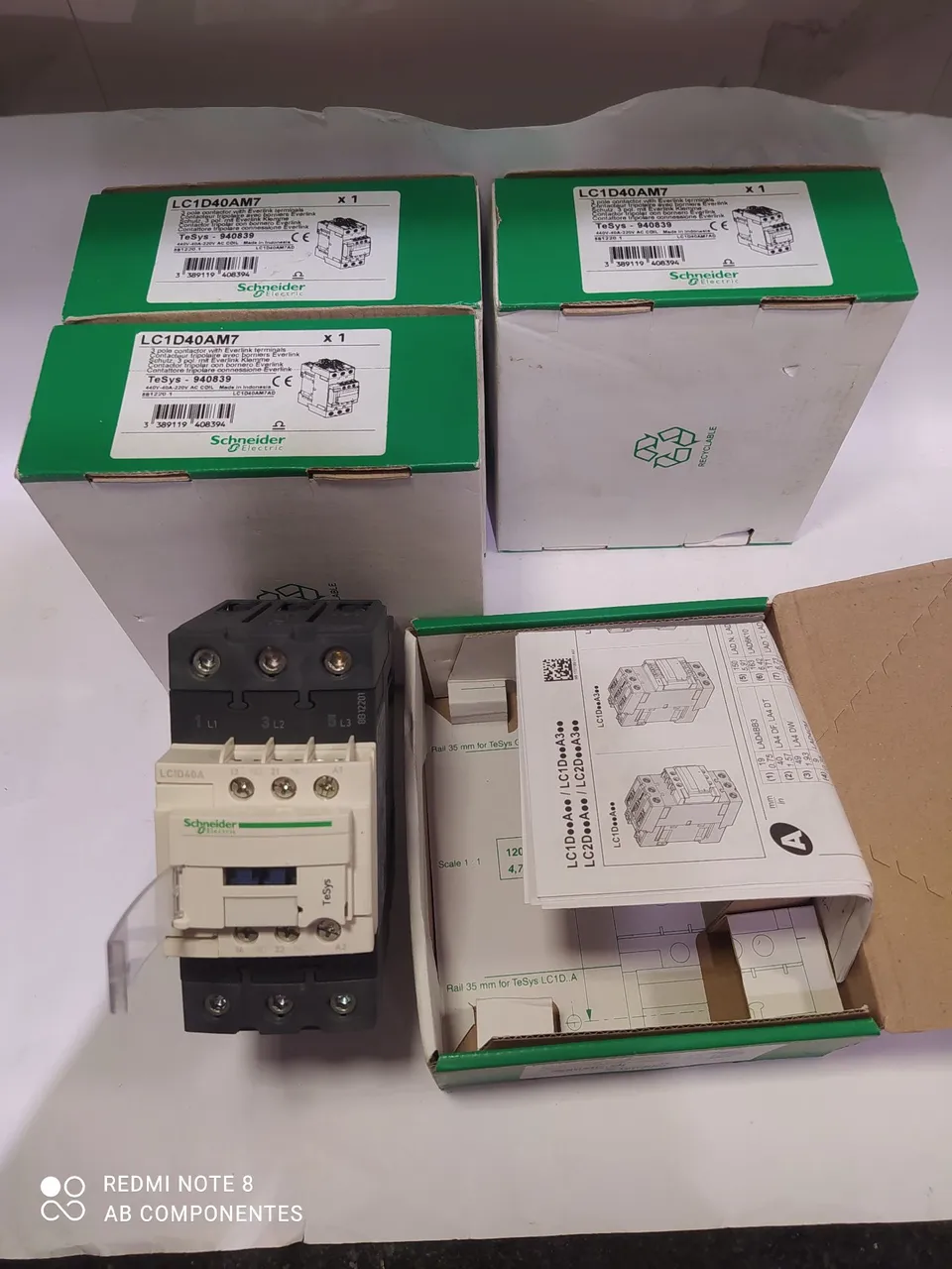Contator Schneider LC1D40AM7 TeSys - Novo