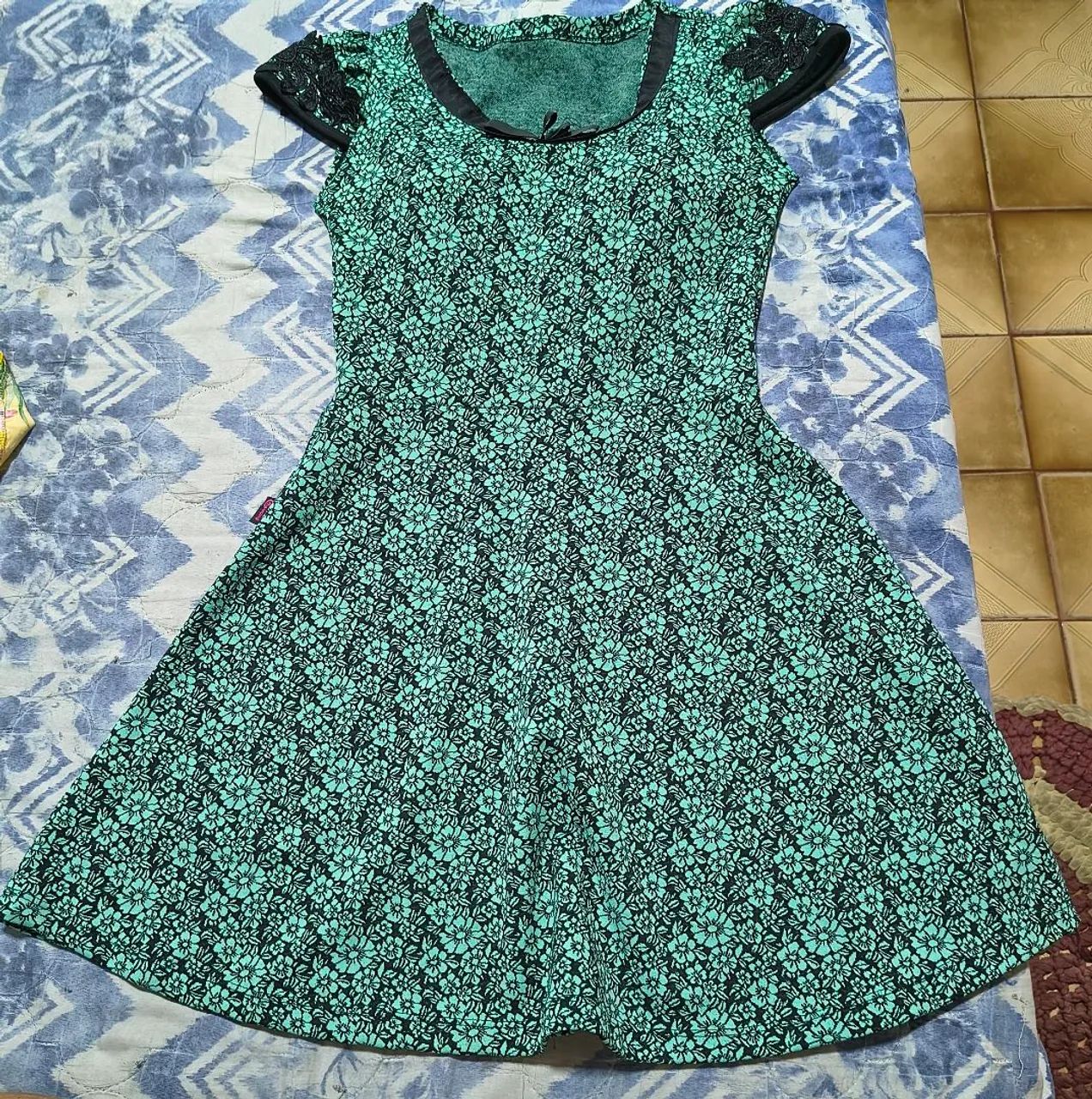 Vendo vestido com bojo M - Foto 2
