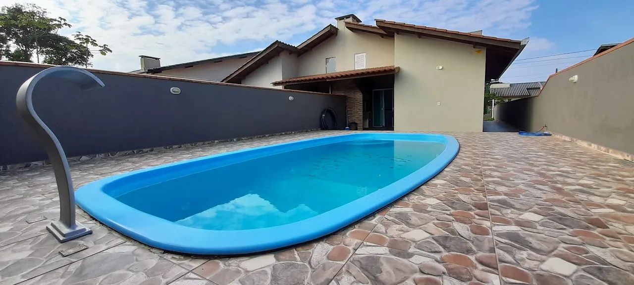 Casa com piscina a venda em   Itapoá - SC