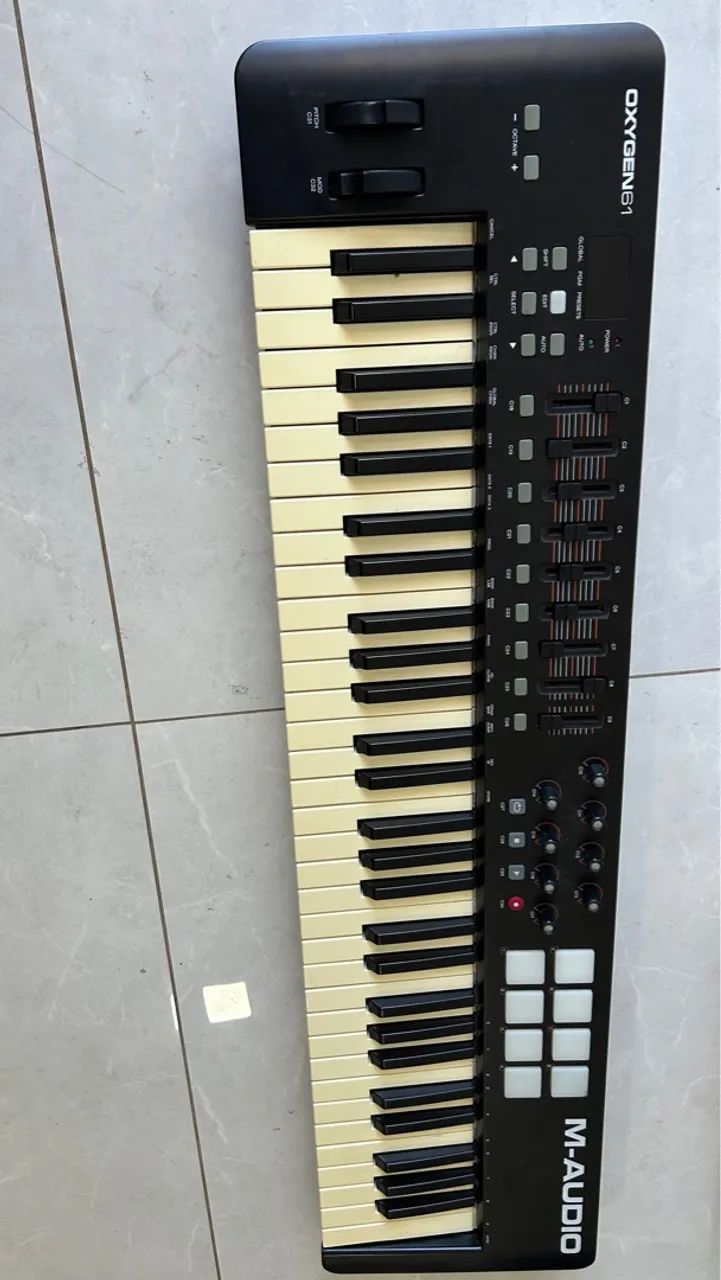 Teclado Controlador M-Audio Oxygen 61 com Bag Mochila - Foto 4