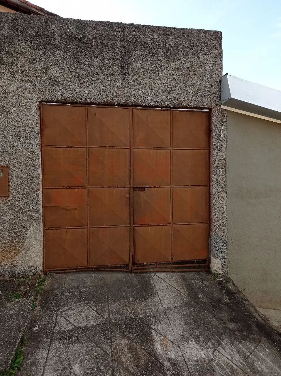 PORTÃO DUAS BANDEIRAS COM TRINCOS