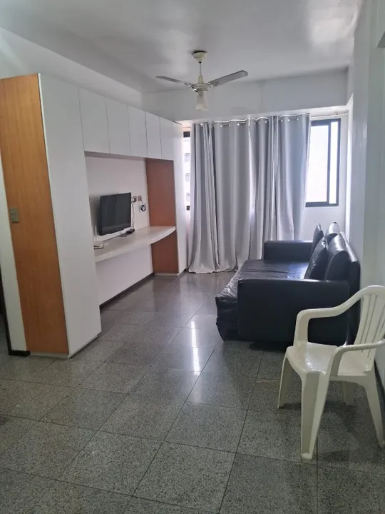 Apto mobiliado na Ponta Verde, com 1 quarto, garagem, piscina, valor já inclui cond e iptu