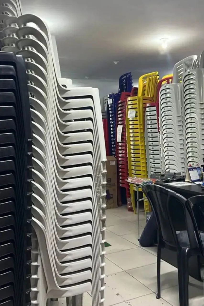 Plastic table and chair set64276680804610122