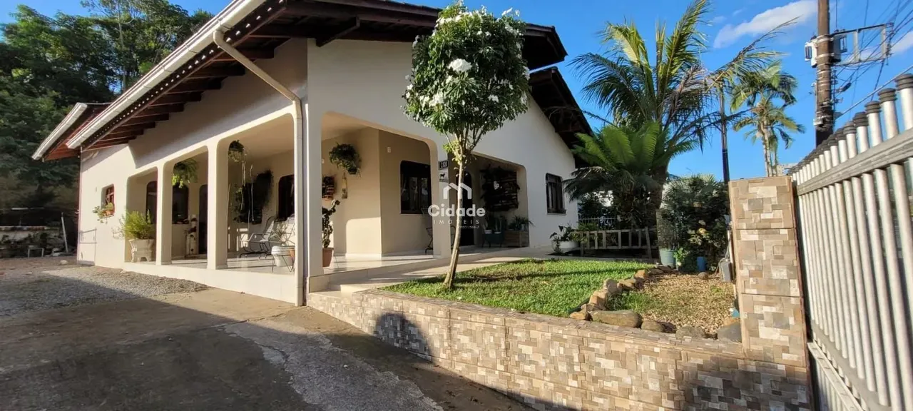 Casa com 01 suíte + 3 dormitórios dormitórios para alugar, 172 m² por R$ 6.000/mês - Jarag