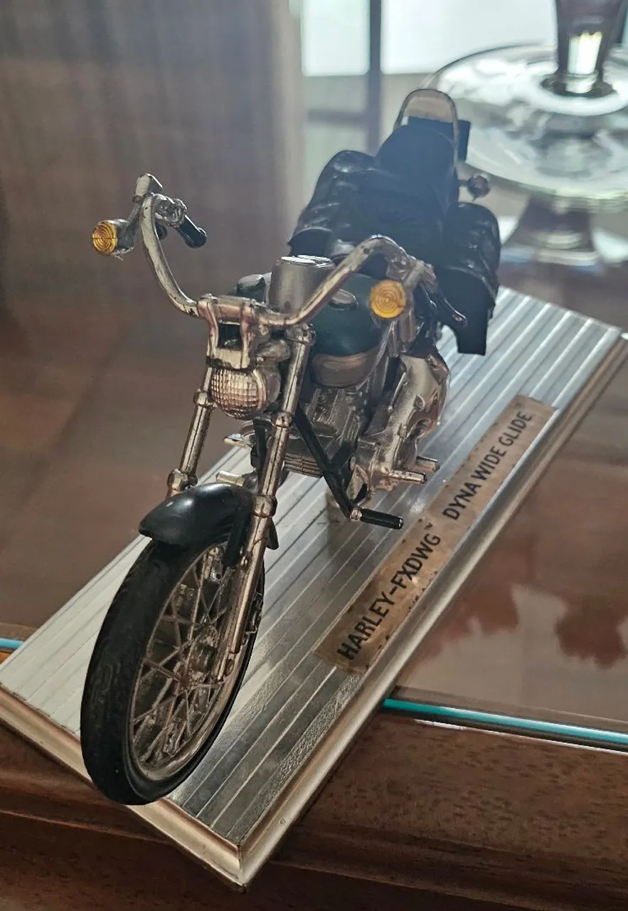 Harley-Davidson Dyna Wide Glide - Moto miniatura