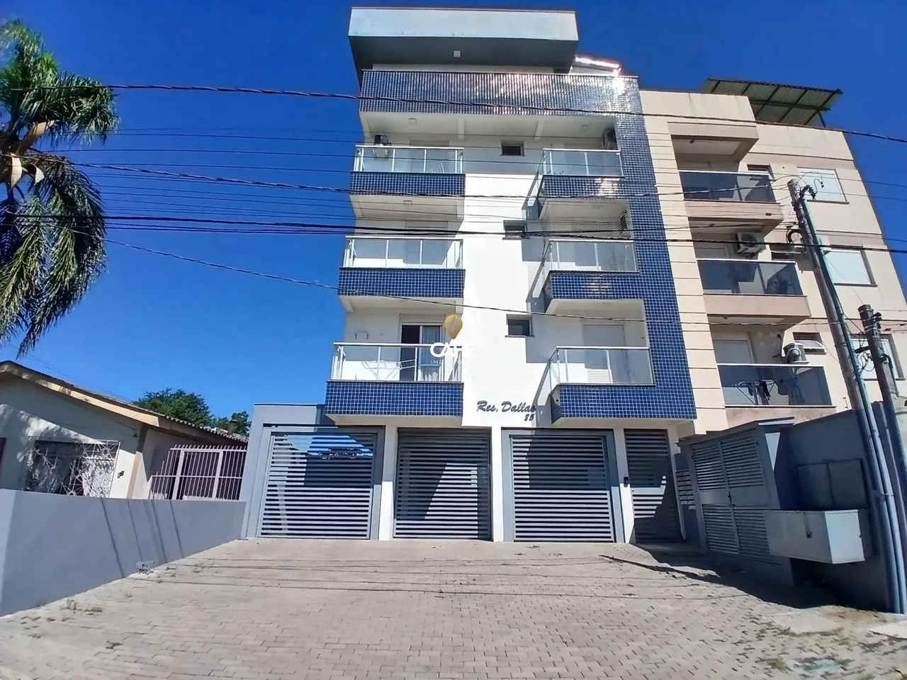 Apartamento Em Camobi De 2 Dormitórios, Sala De Estar, Banheiro Social, Cozinha,