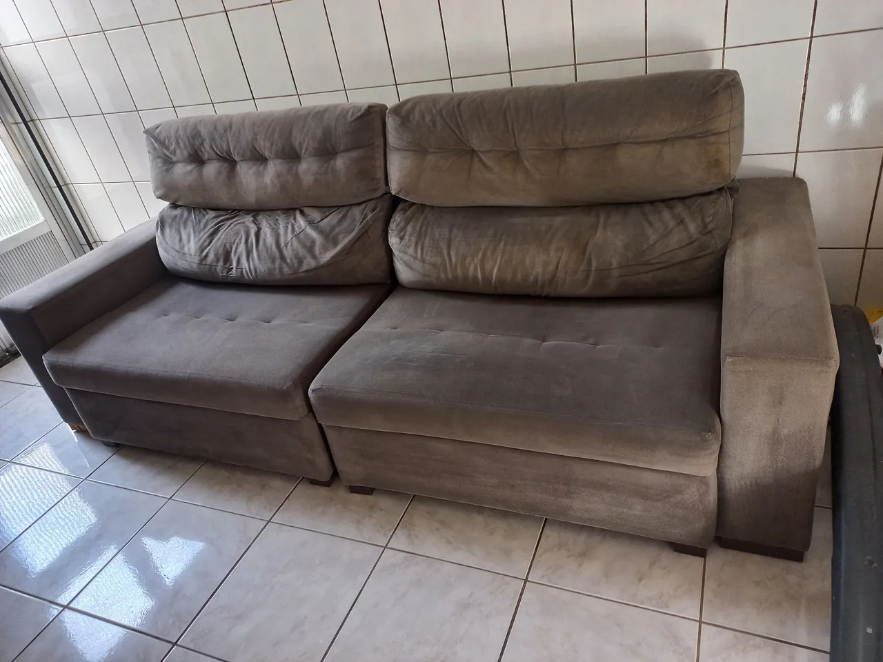 Sofá 4 Lugares Confortável e Elegante